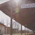 Zniszczony dworzec kolejowy w Mysłakowicach